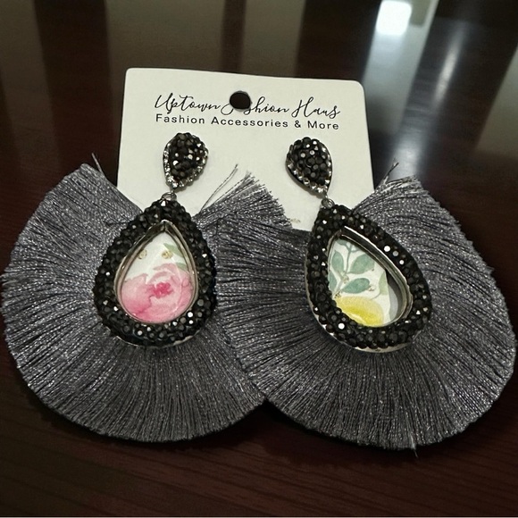 351 Uptown Fashion Haus | NWT Boho Gray Fringe Teardrop Earrings (size OS) - Picture 2 of 8
